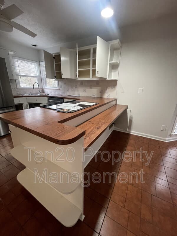 Columbus House: 113 Maplebrook Ct