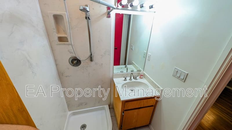 Albuquerque House: 2837 Palomas Dr NE