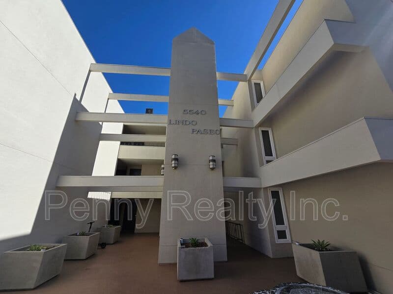 San Diego Condo: 5540 Lindo Paseo