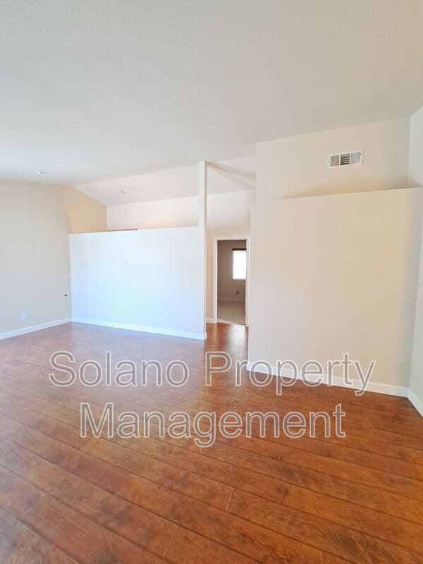 Vacaville House: 354 Bradley Dr.