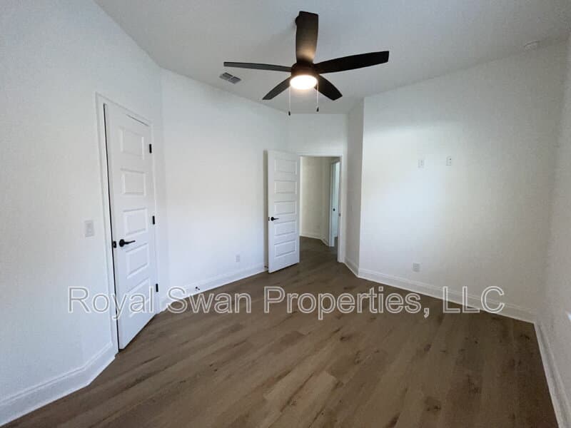 Lakeland House: 929 Clearview Avenue