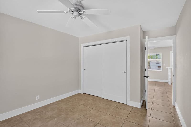 Naples Condo: 975 9th Ave S