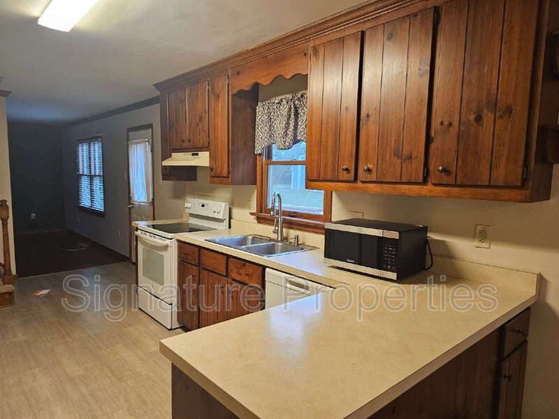 Mechanicsville House: 9234 Fair Hill Ct