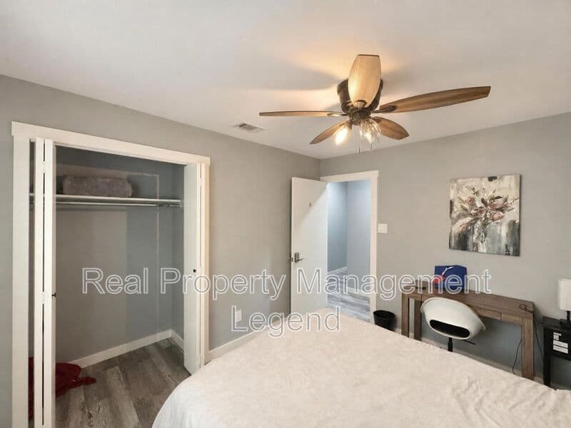 Carrollton House: 2930 Furneaux Ln