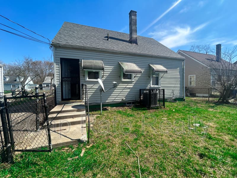Columbus House: 1879 Jermain Dr