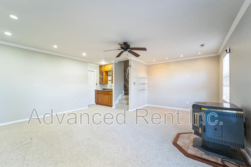 Nottingham Townhome: 23 Glasshouse Garth