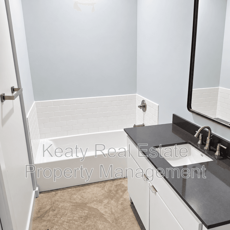 Lafayette House: 136 E Cypress St