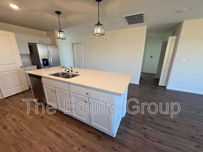 Visalia House: 30643 Marigold Road