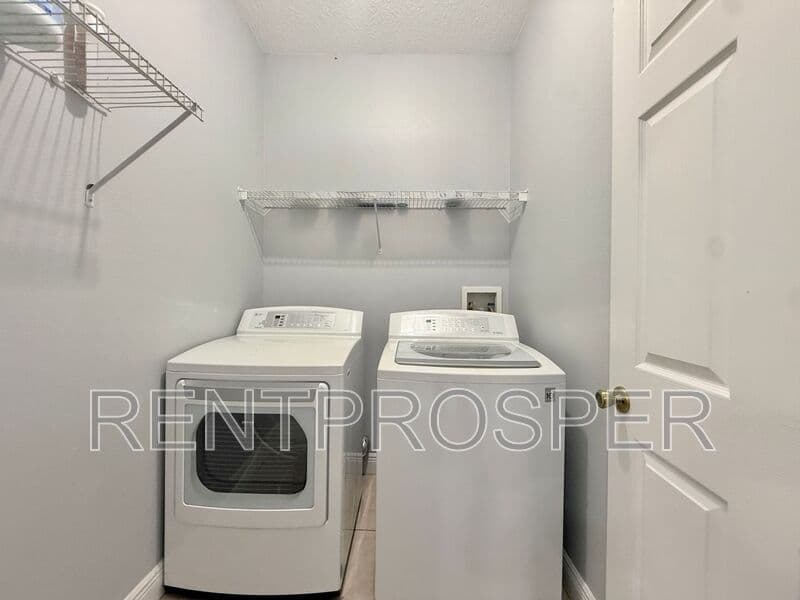 Melbourne House: 4205 Canby Dr