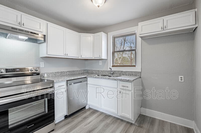 Trinity Condo: 200 W Caroline Street