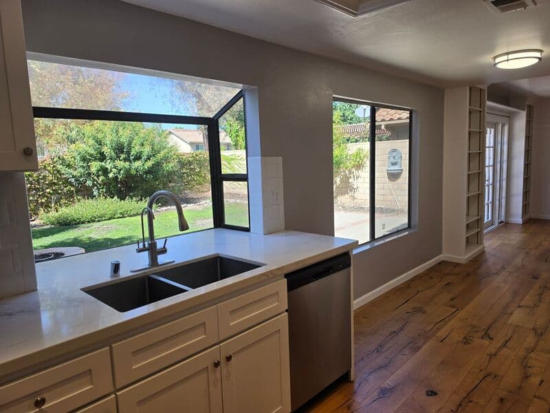 Irvine House: 25 Lucero West