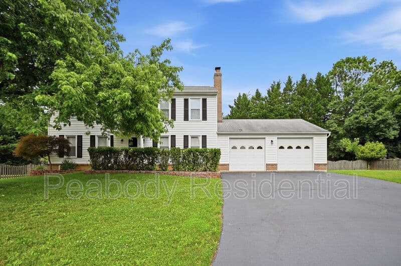 Great Falls House: 10609 Oxford Ct