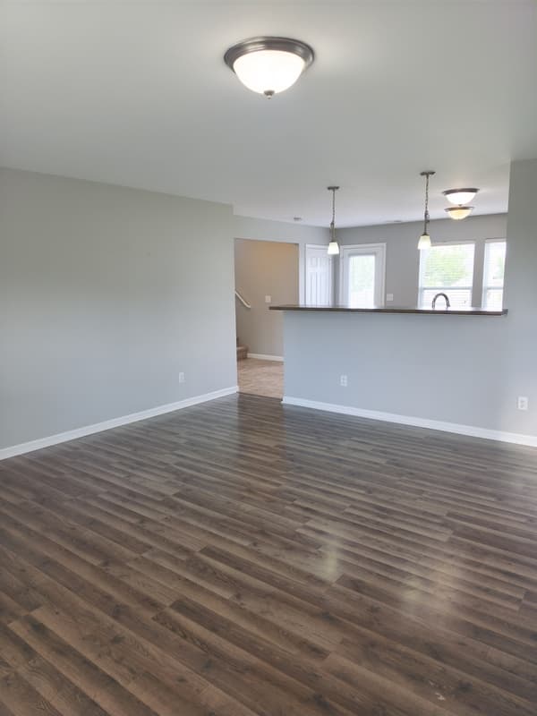 Kentwood House: 5818 Sable Ridge Drive Southeast