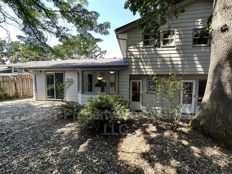 Keizer House: 1458 Greenwood Drive Northeast