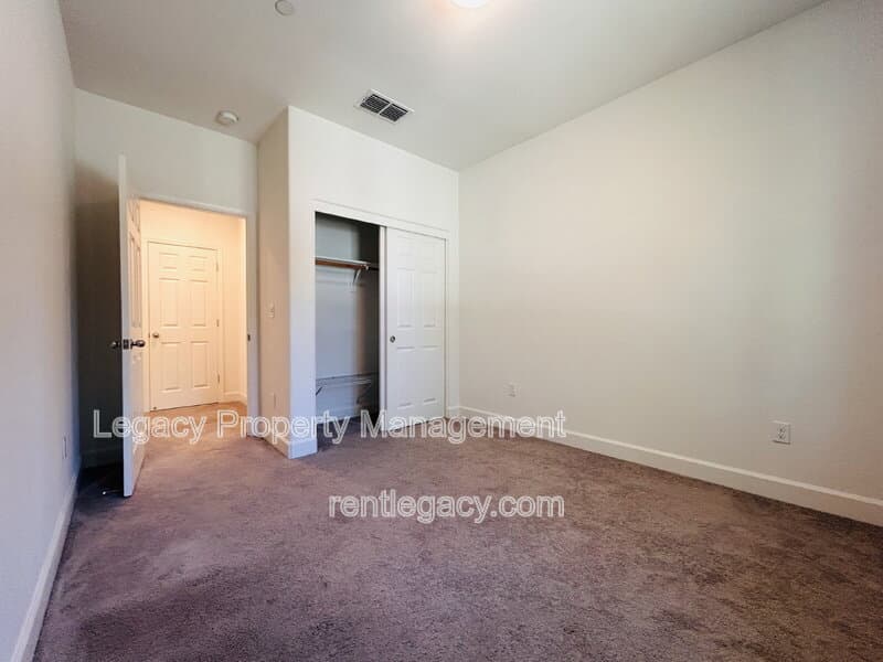 Vacaville House: 320 Fruitvale Rd