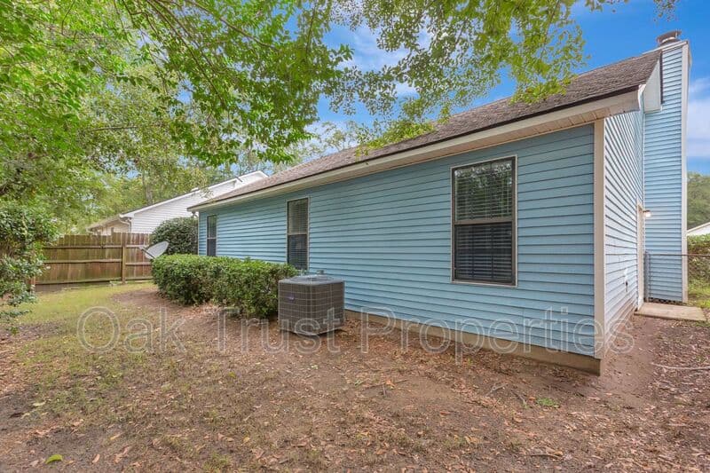 Charleston House: 1755 River Front Drive