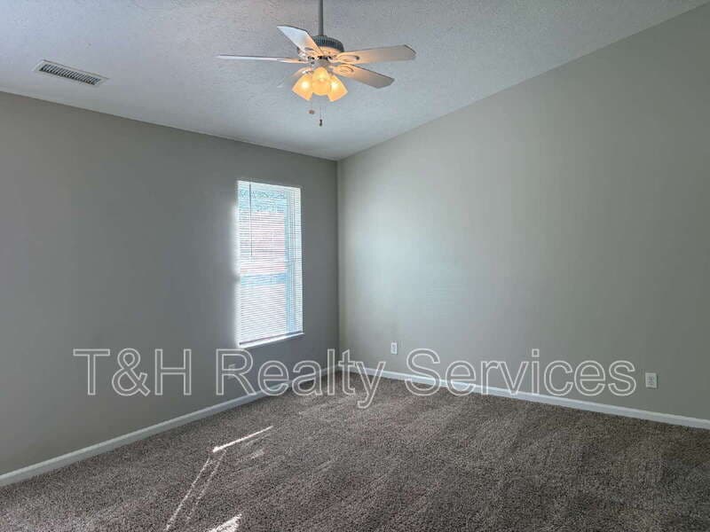 Indianapolis House: 8221 Twin River Drive