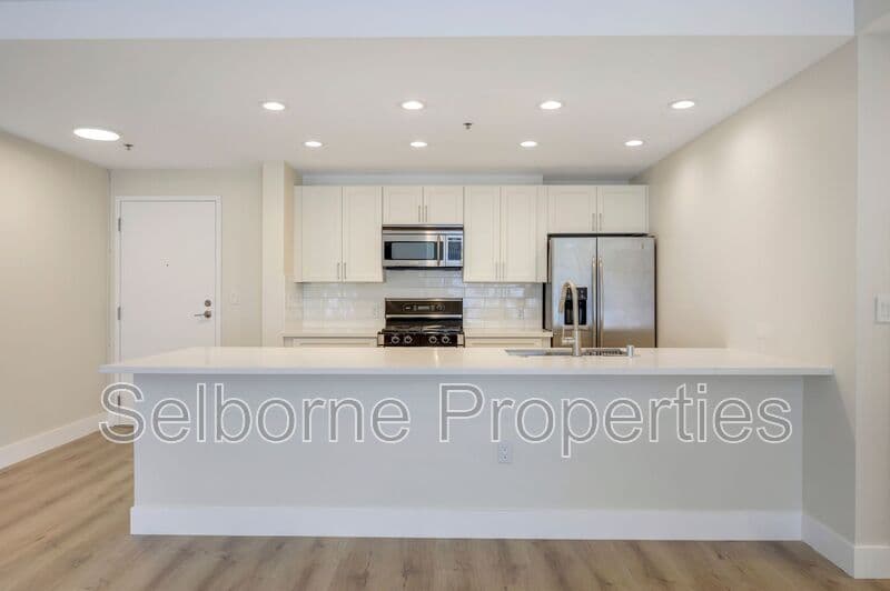 Oakland House: 1401 Jackson Street