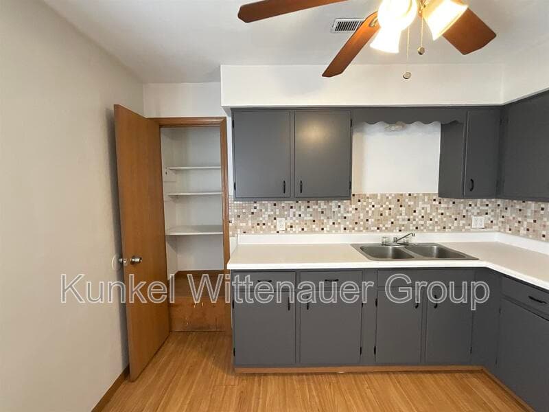 Swansea Condo: 1813-4 Jamestown Road