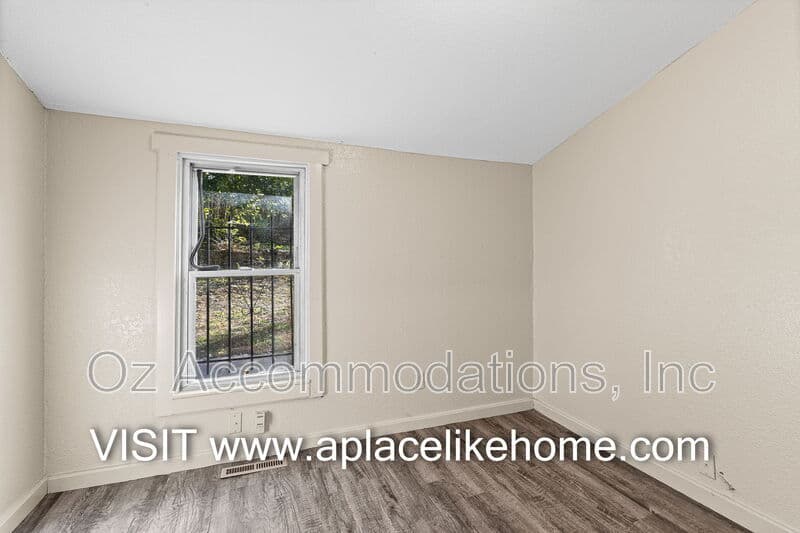 Kansas City House: 1501 N 29th St