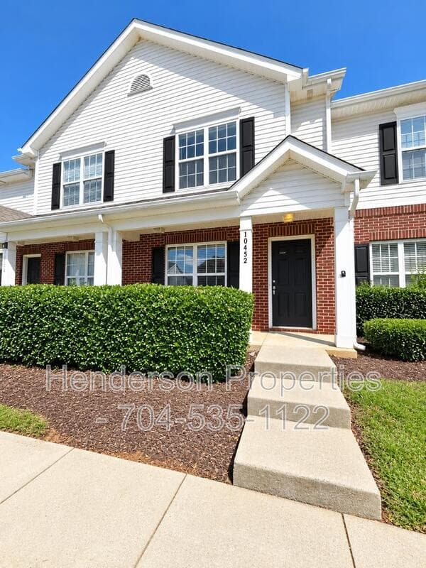 Pineville House: 10452 Stokeshill Court