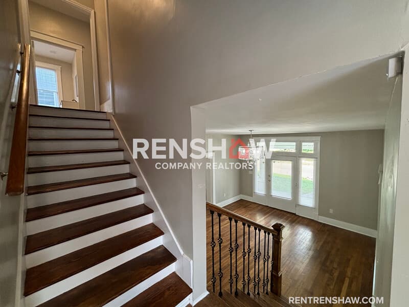 Memphis House: 59 N Willett St