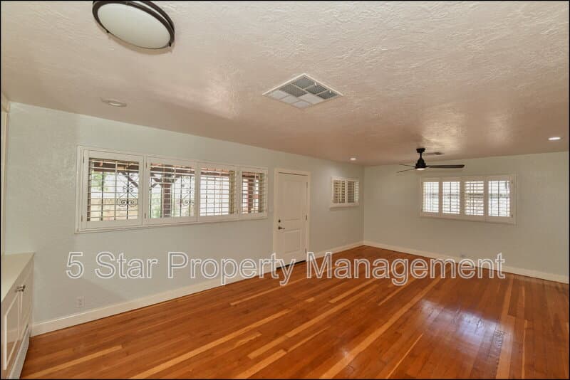 El Paso House: 3030 Aurora Avenue
