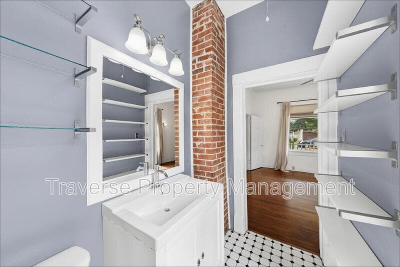 Fort Worth House: 1816 Washington Ave