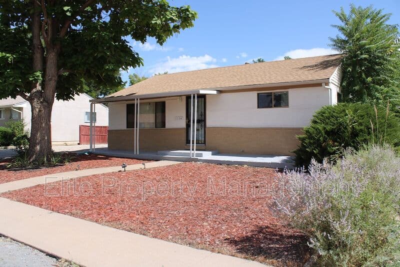 Pueblo House: 1514 Kickapoo Rd
