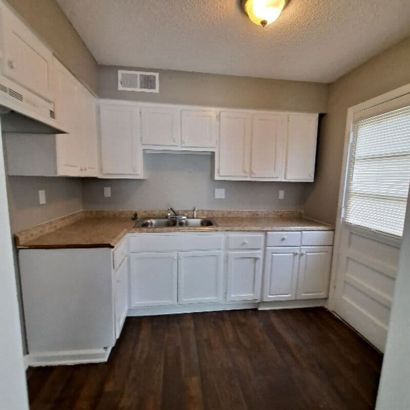 Memphis House: 2910 Elbert Dr