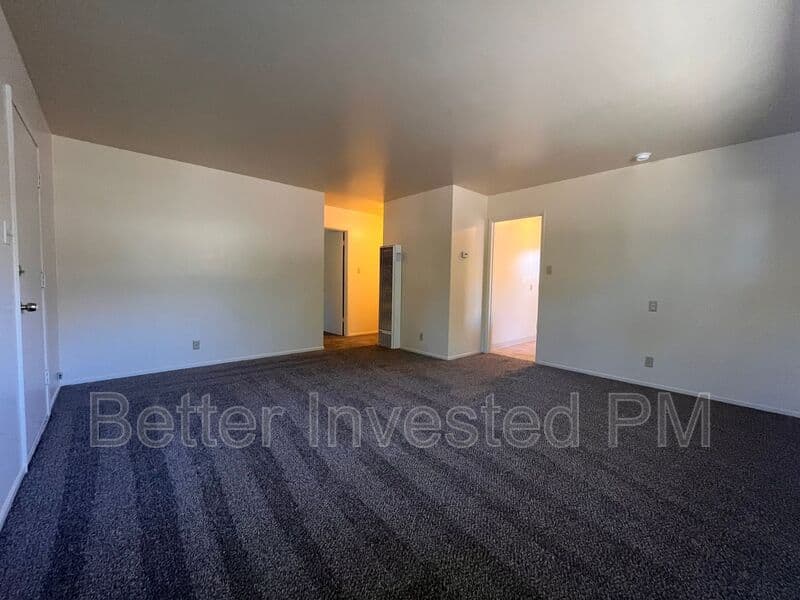 Santa Rosa House: 925 Beaver Ln
