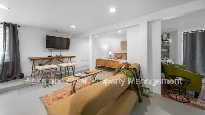 Portland House: 5936 SW 30th Ave