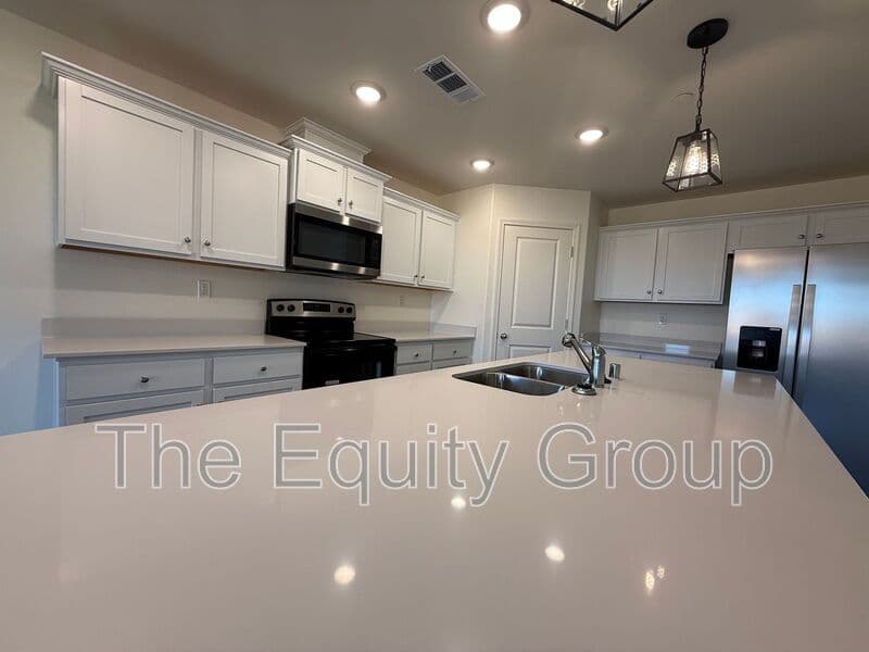 Visalia House: 30643 Marigold Road