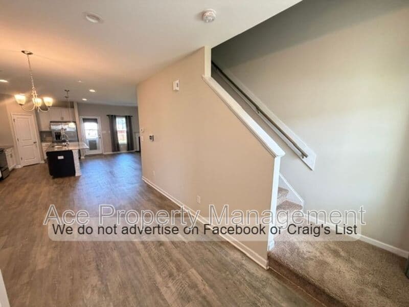 Fayetteville House: 2350 Spinning Wheel Road