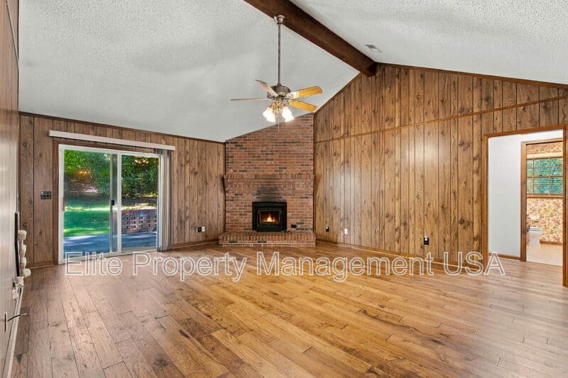 Gainesville House: 1028 Holly Drive