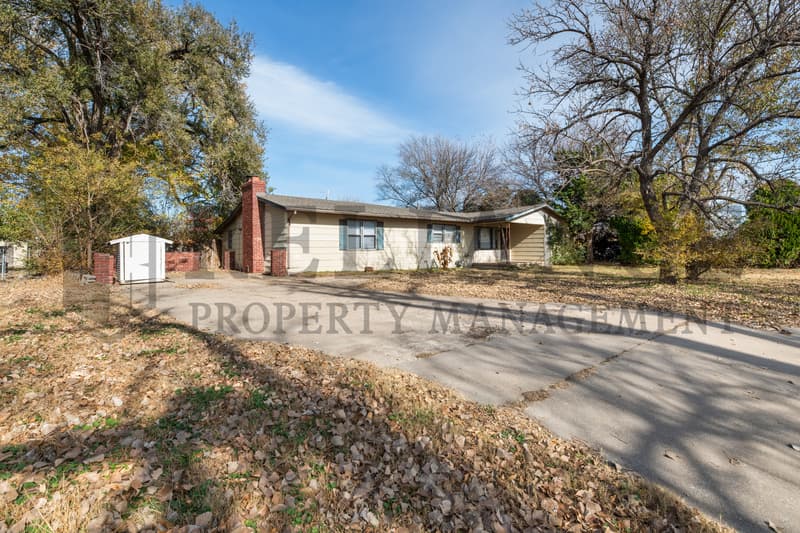 Wichita House: 220 East 44th Street South