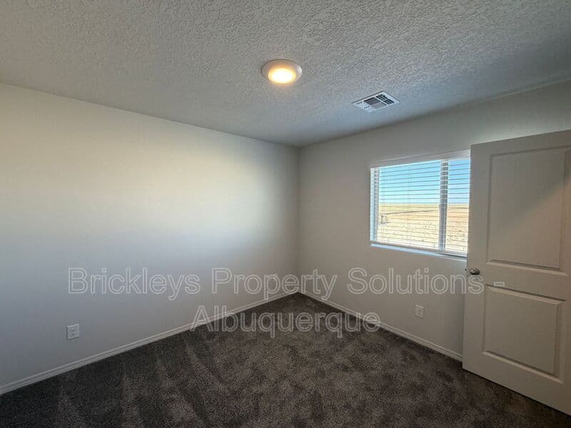 Albuquerque House: 6118 Chicago Dr SE