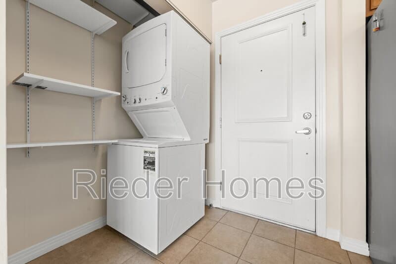 San Diego House: 6120 Decena Dr