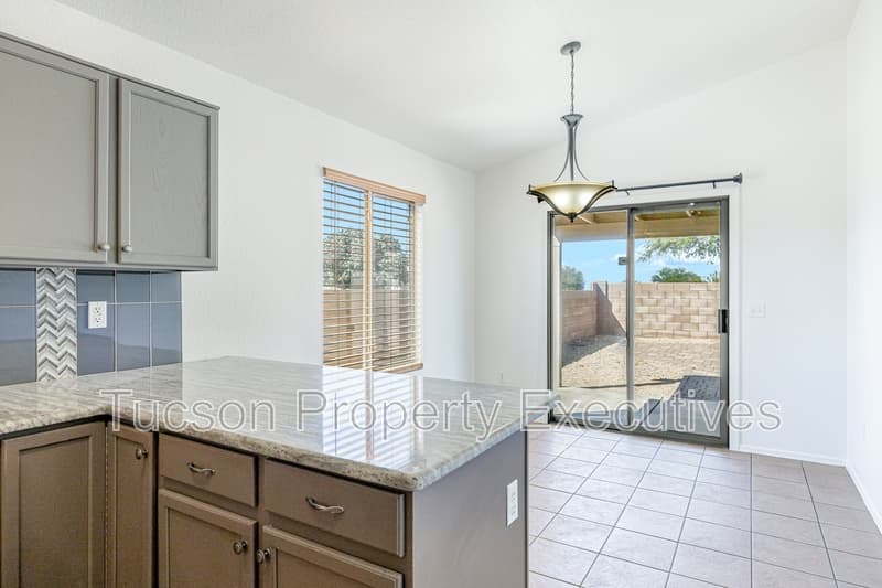 Vail House: 796 South Painted River Way