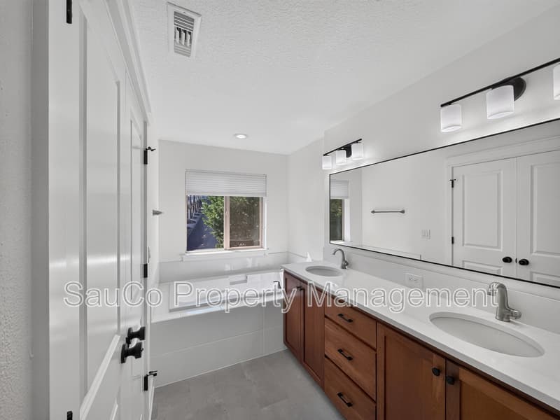 Beaverton Townhome: 11971 Southwest Horizon Boulevard