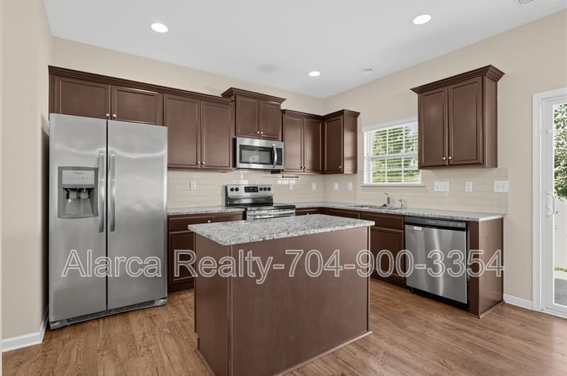 Matthews House: 9724 Chase View Dr