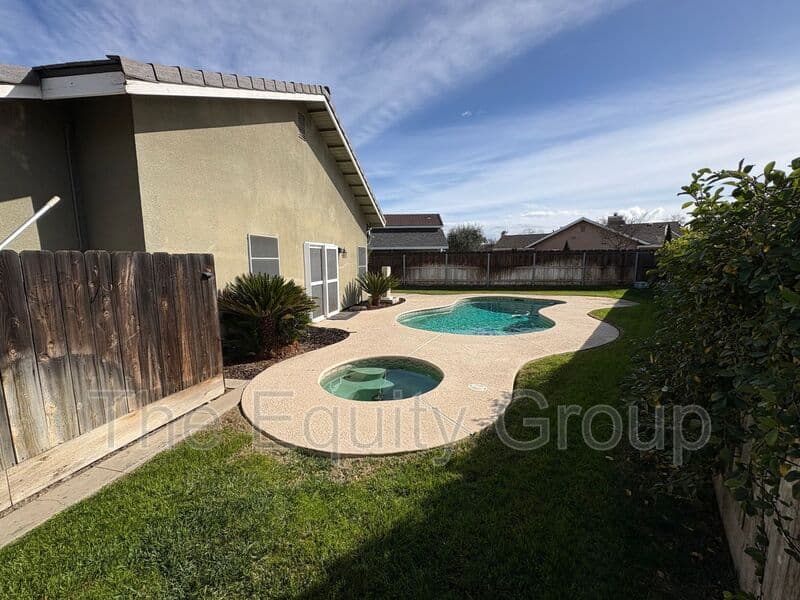 Hanford House: 540 West Birch Ct