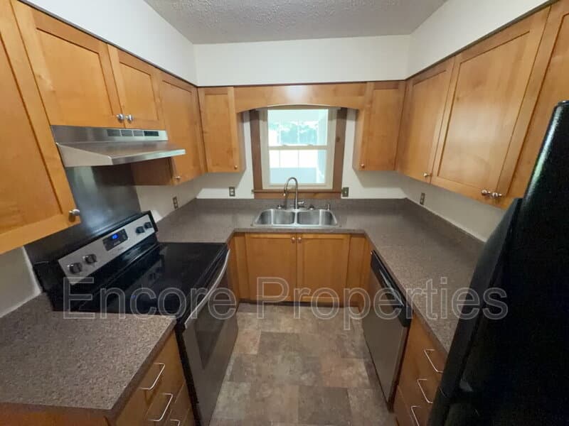 Knightdale House: 1125 Bermuda Run
