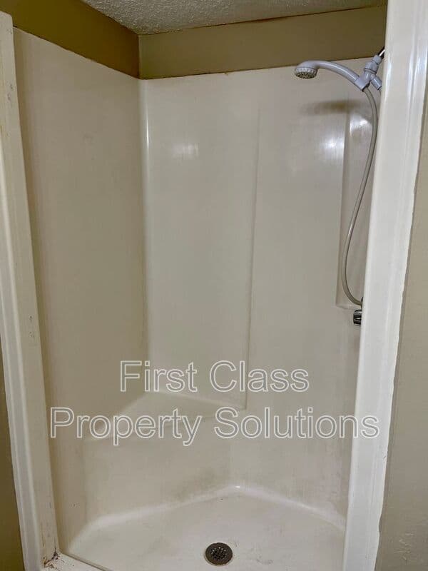 Moore House: 9212 Buttonfield Ave