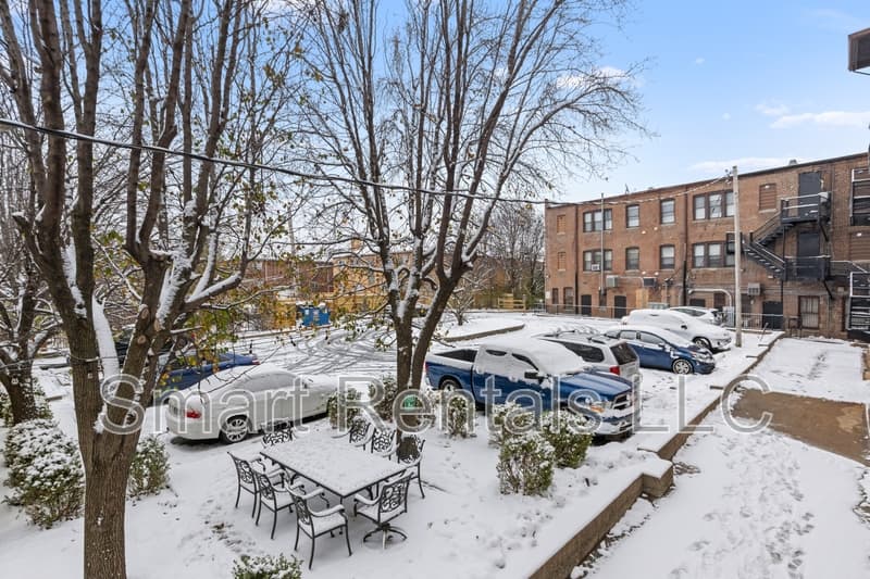 St. Louis Condo: 4209 Ellenwood Avenue - 202