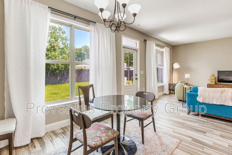 Mary Esther House: 215 Green Dr