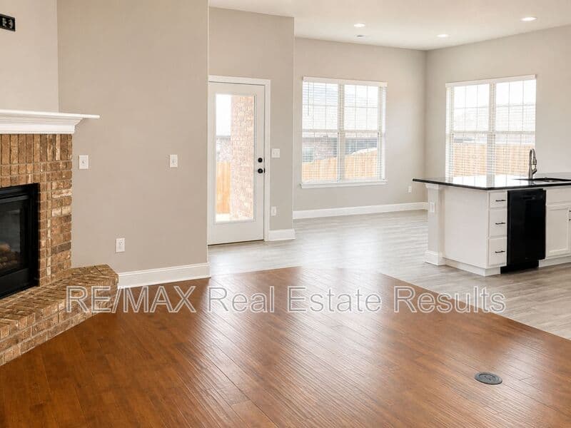 Bentonville House: 511 Melrose Pl