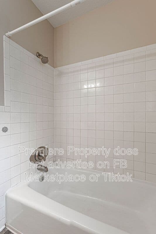 Merriam Townhome: 8722 W 70th St