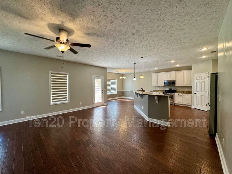 Midland House: 9420 Yarbrough Rd