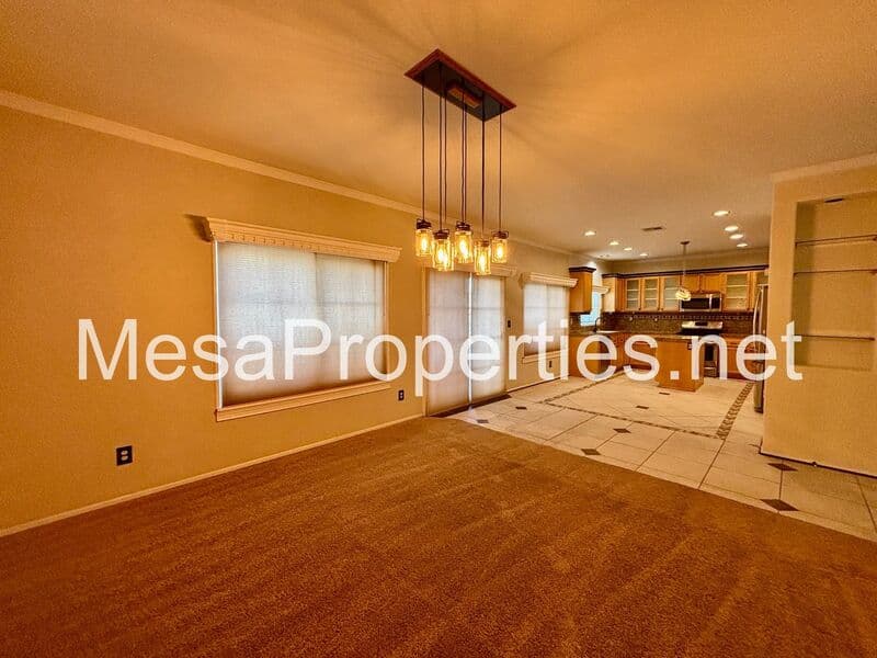 Victorville House: 12604 Sunglow Lane